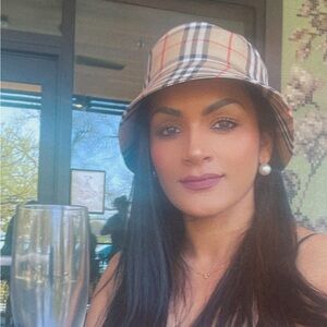 Burberry bucket hat , size large! Worn twice